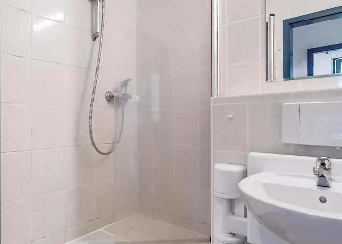 3-raum Familienapartment Bis 4 Pers 53 דירה *